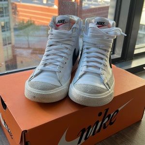 Nike Blazer Mid ‘77 Vintage Women’s 7 / Men’s 5.5